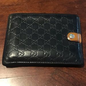 Men’s Gucci wallet